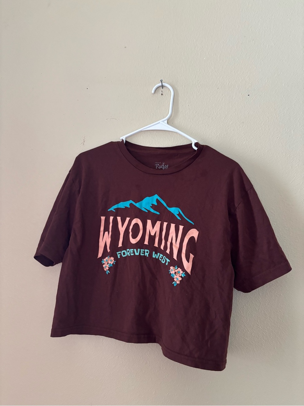 Jantzen Brown Crop Top with Pink WYOMING & Turquoise Mountain Graphic
